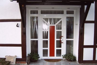 Eingang mit Glastür